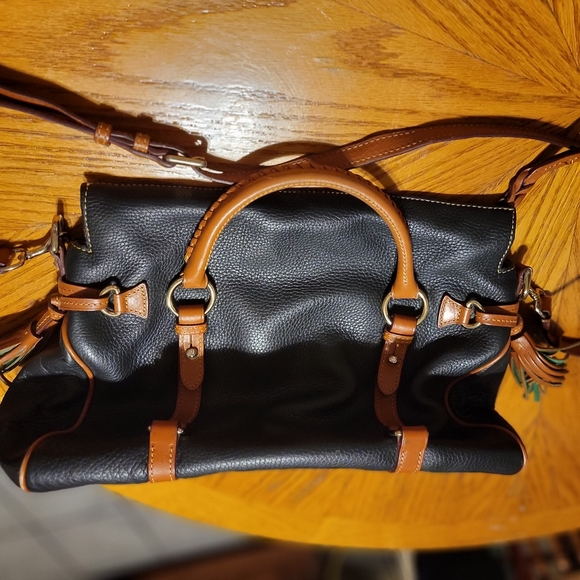 Dooney and Bourke black, large satchel - Picture 2 of 4